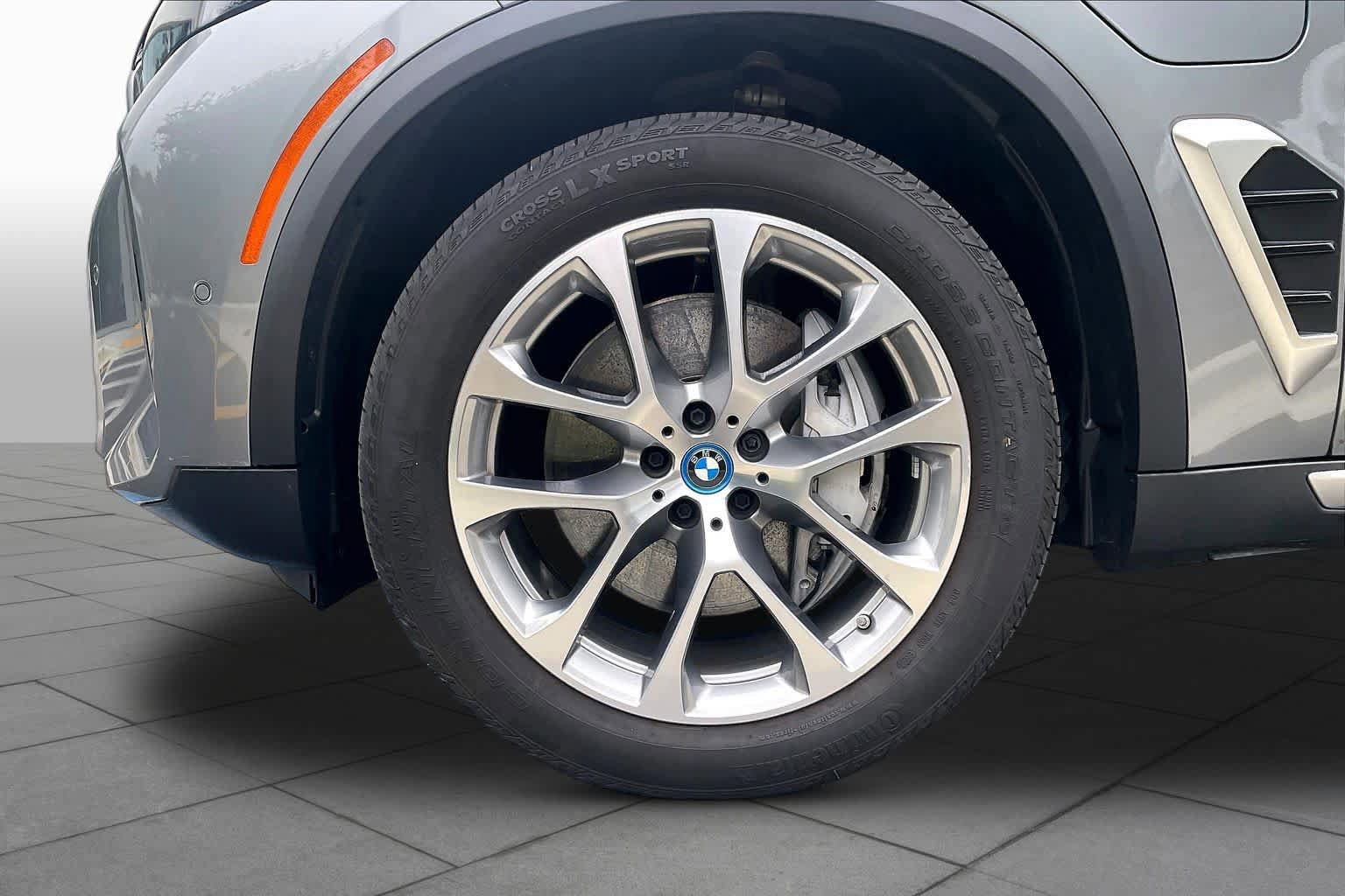 Used 2025 BMW X5 xDrive50e w/ Climate Comfort Package AWD/4WD image 10