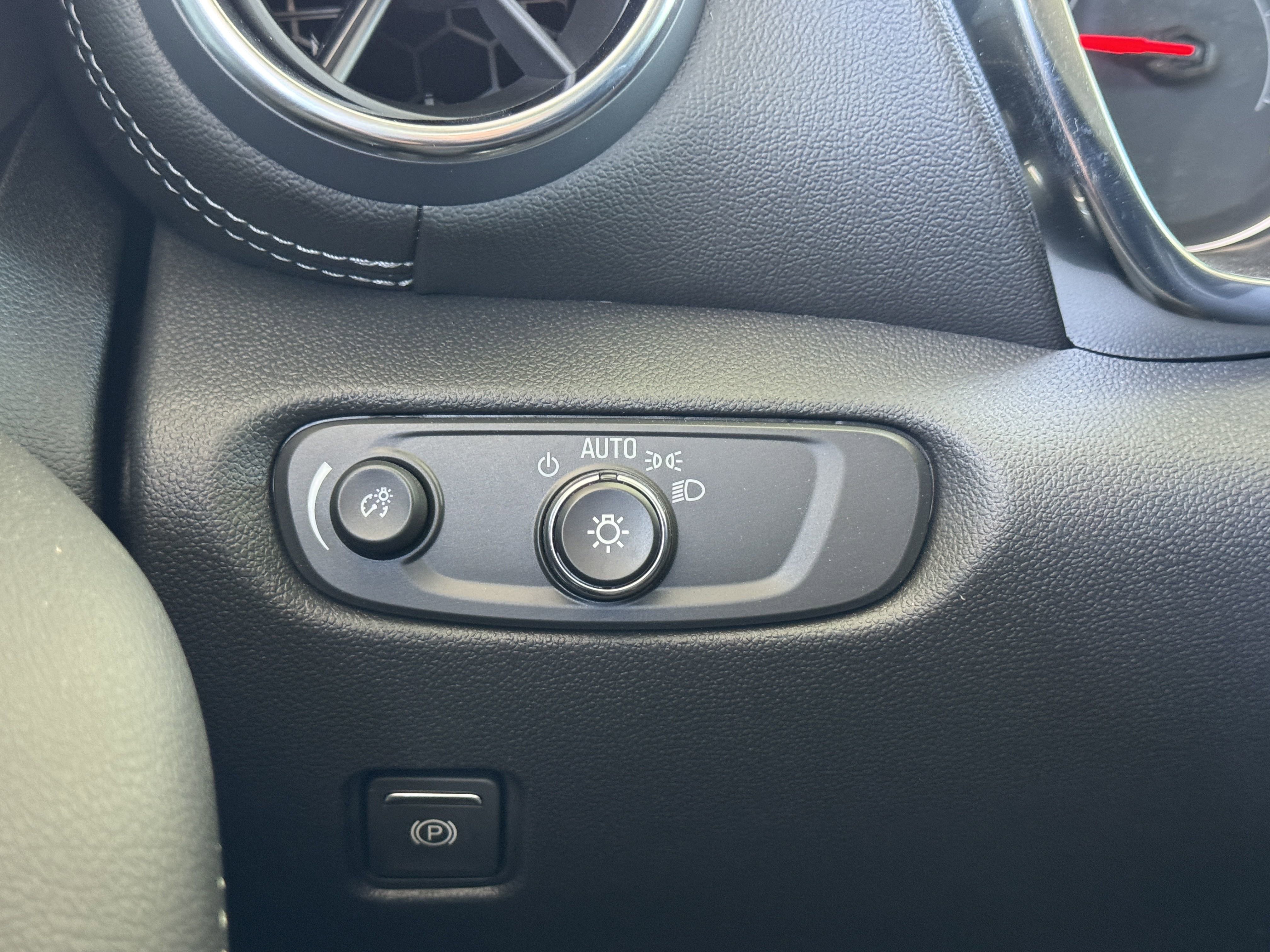 New 2025 Chevrolet Blazer LT w/ Midnight/Sport Edition image 24