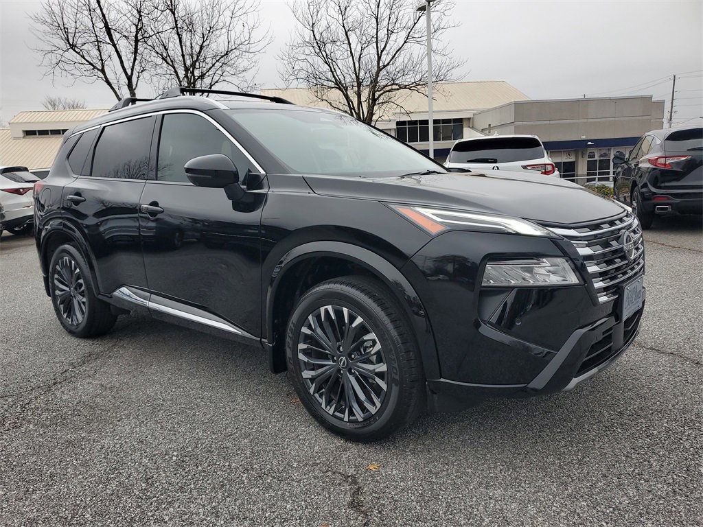 Used 2026 Nissan Rogue Platinum w/ Platinum Premium Package image 3