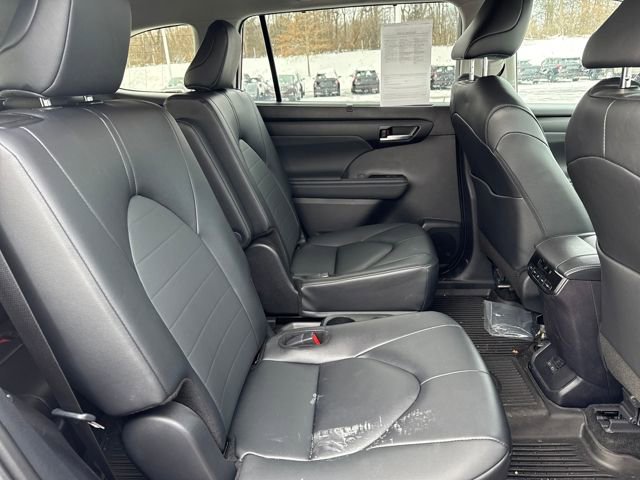Used 2025 Toyota Highlander XLE image 11
