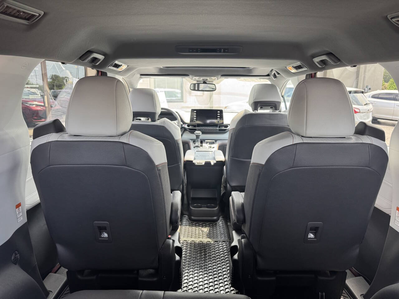 Used 2024 Toyota Sienna XSE AWD/4WD image 18