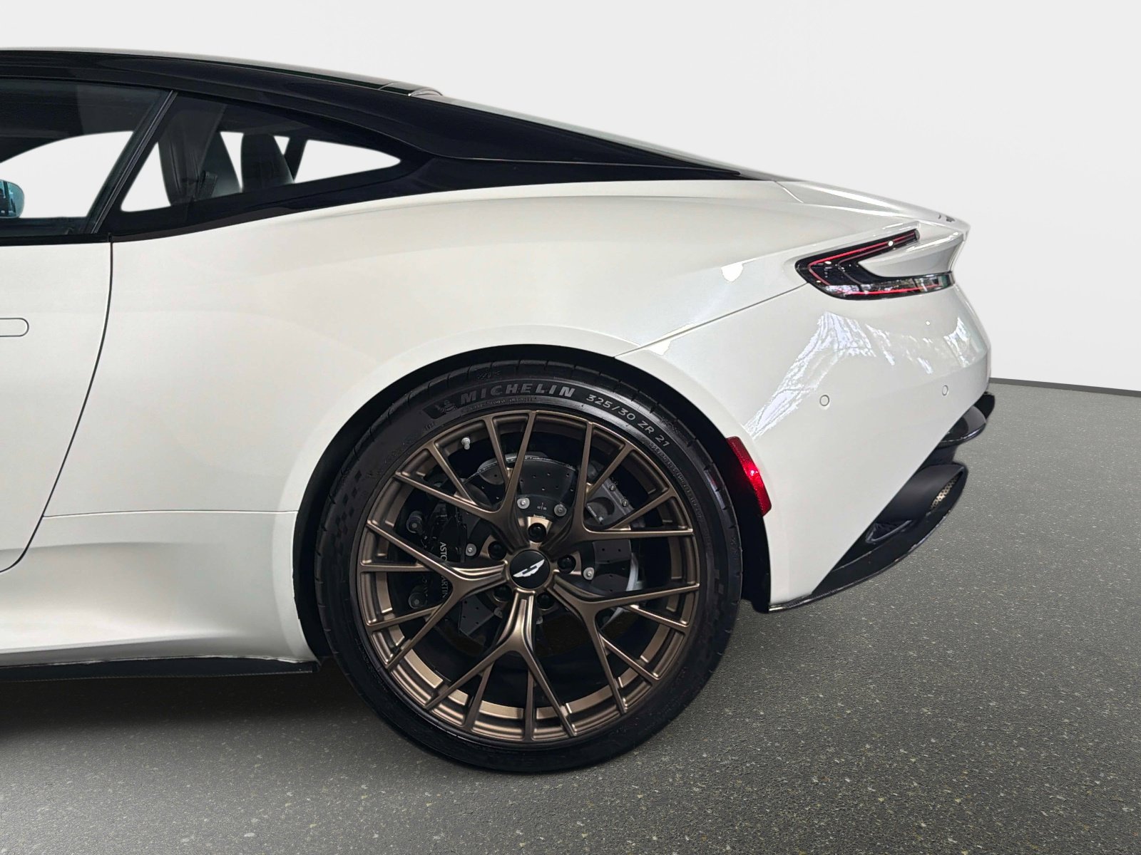 Used 2024 Aston Martin DB12 Coupe RWD image 15
