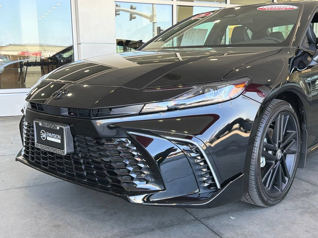 Certified 2026 Toyota Camry Hybrid FWD image 3