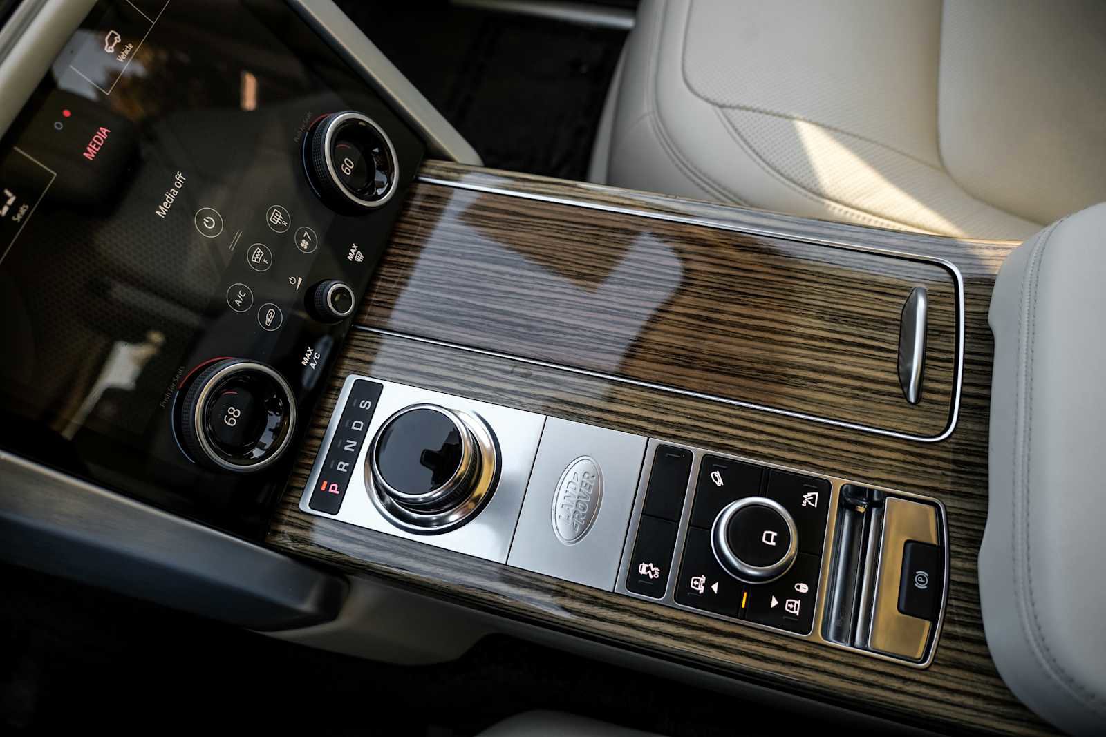 Used 2019 Land Rover Range Rover Long Wheelbase Supercharged image 27