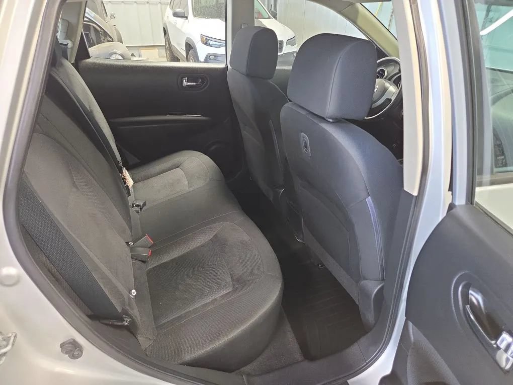 Used 2015 Nissan Rogue S FWD image 22