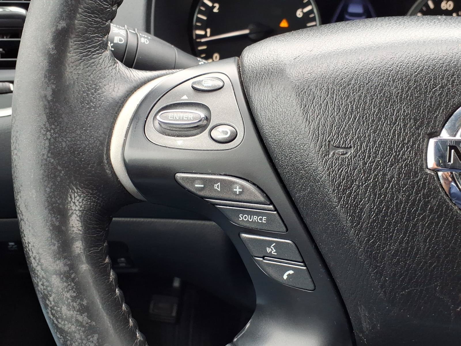 Used 2020 Nissan Pathfinder SL AWD/4WD image 21