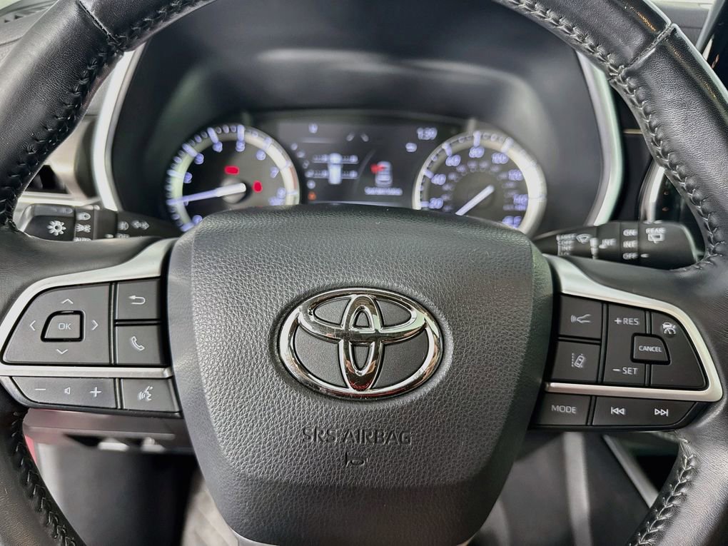 Used 2022 Toyota Highlander XLE AWD/4WD image 16