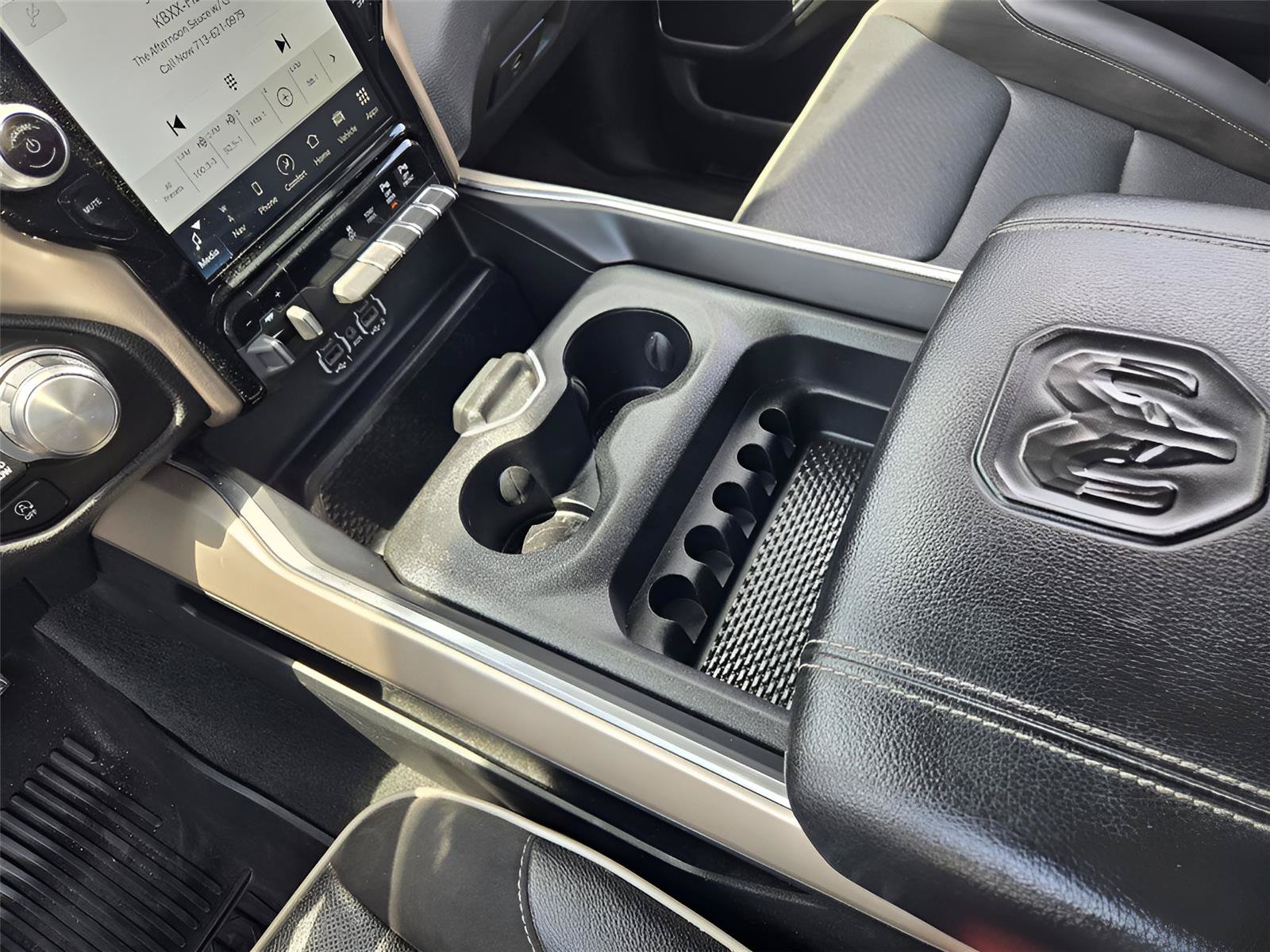Used 2022 RAM 1500 Laramie AWD/4WD image 16