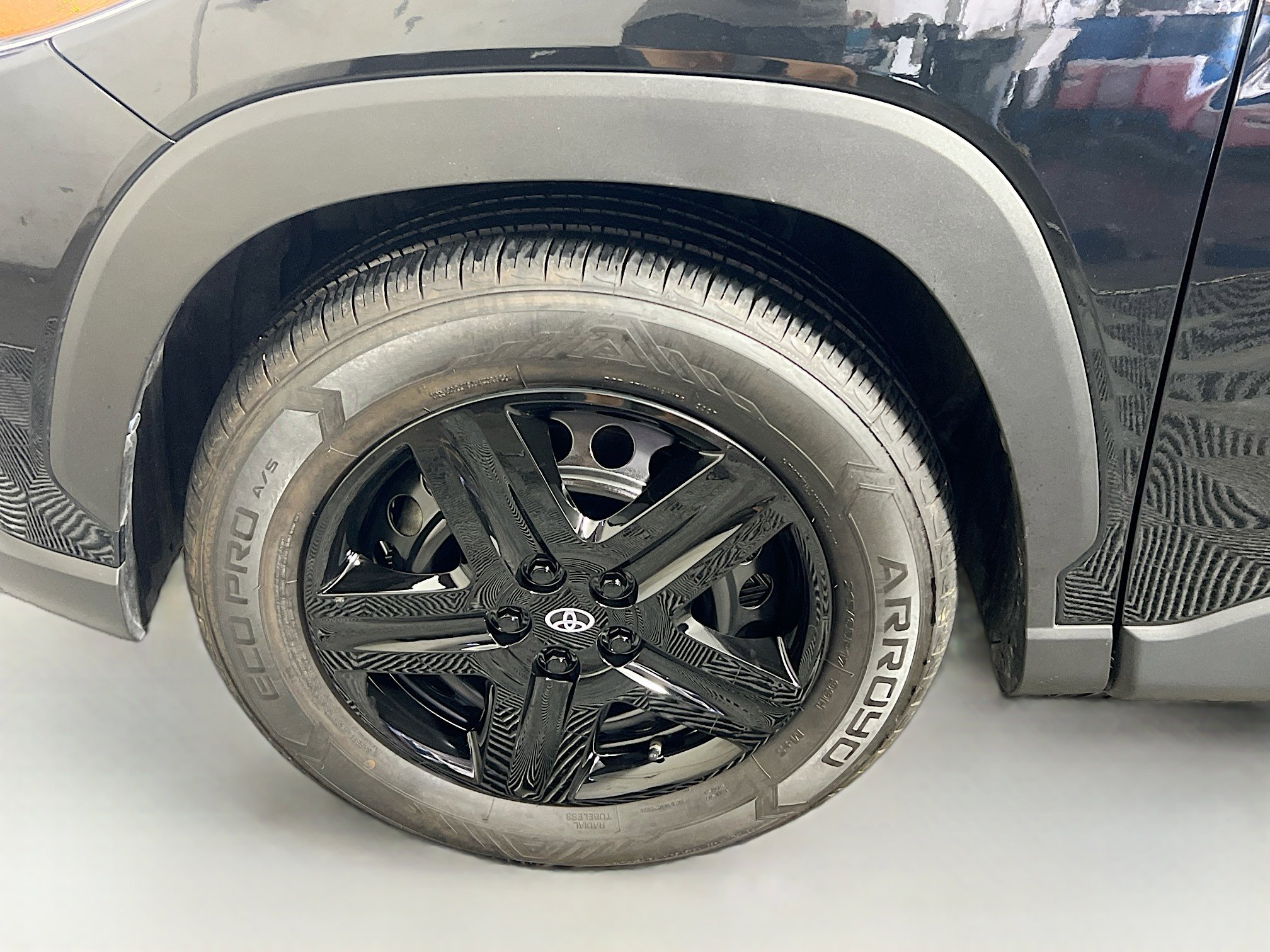 Used 2025 Toyota Corolla Cross L image 13