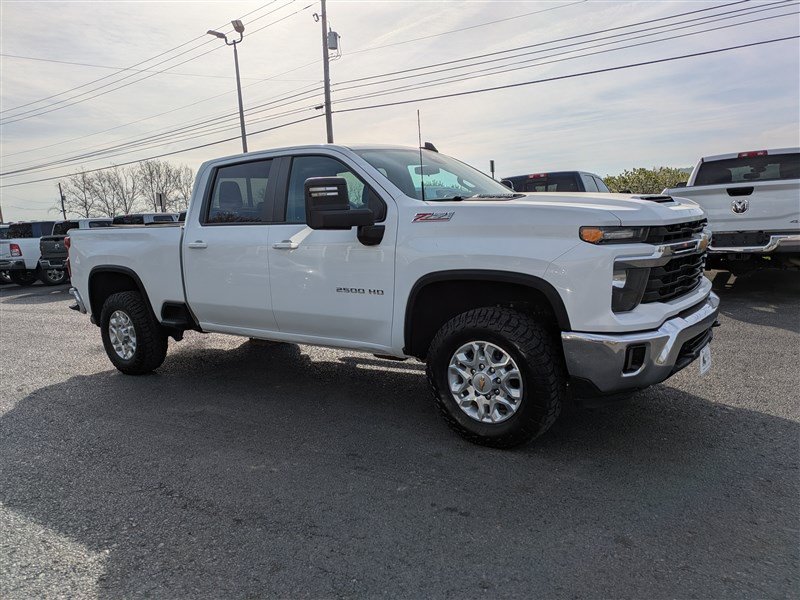 Used 2024 Chevrolet Silverado 2500 LT AWD/4WD image 9