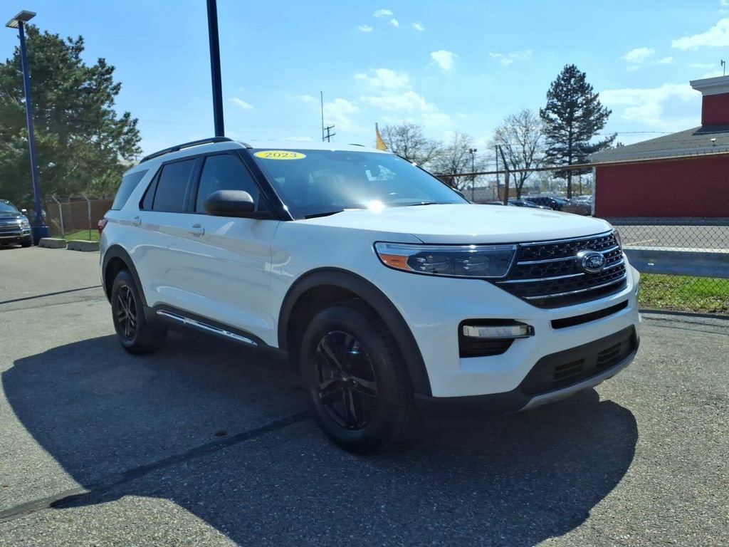 Used 2023 Ford Explorer XLT w/ Equipment Group 202A AWD/4WD image 3