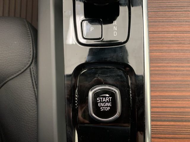 Certified 2024 Volvo XC60 B5 Plus w/ Climate Package image 15