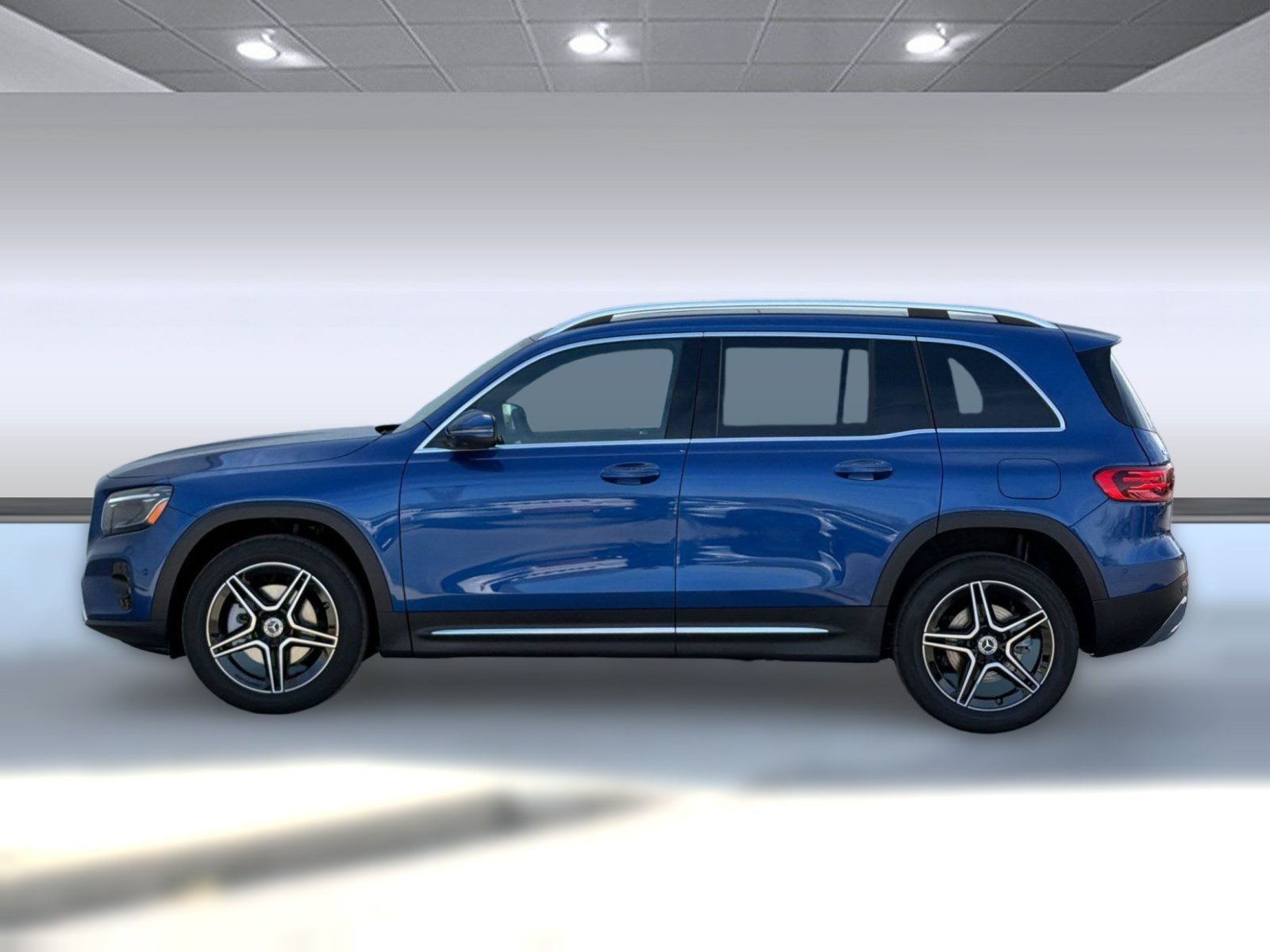 Used 2026 Mercedes-Benz GLB 250 image 2