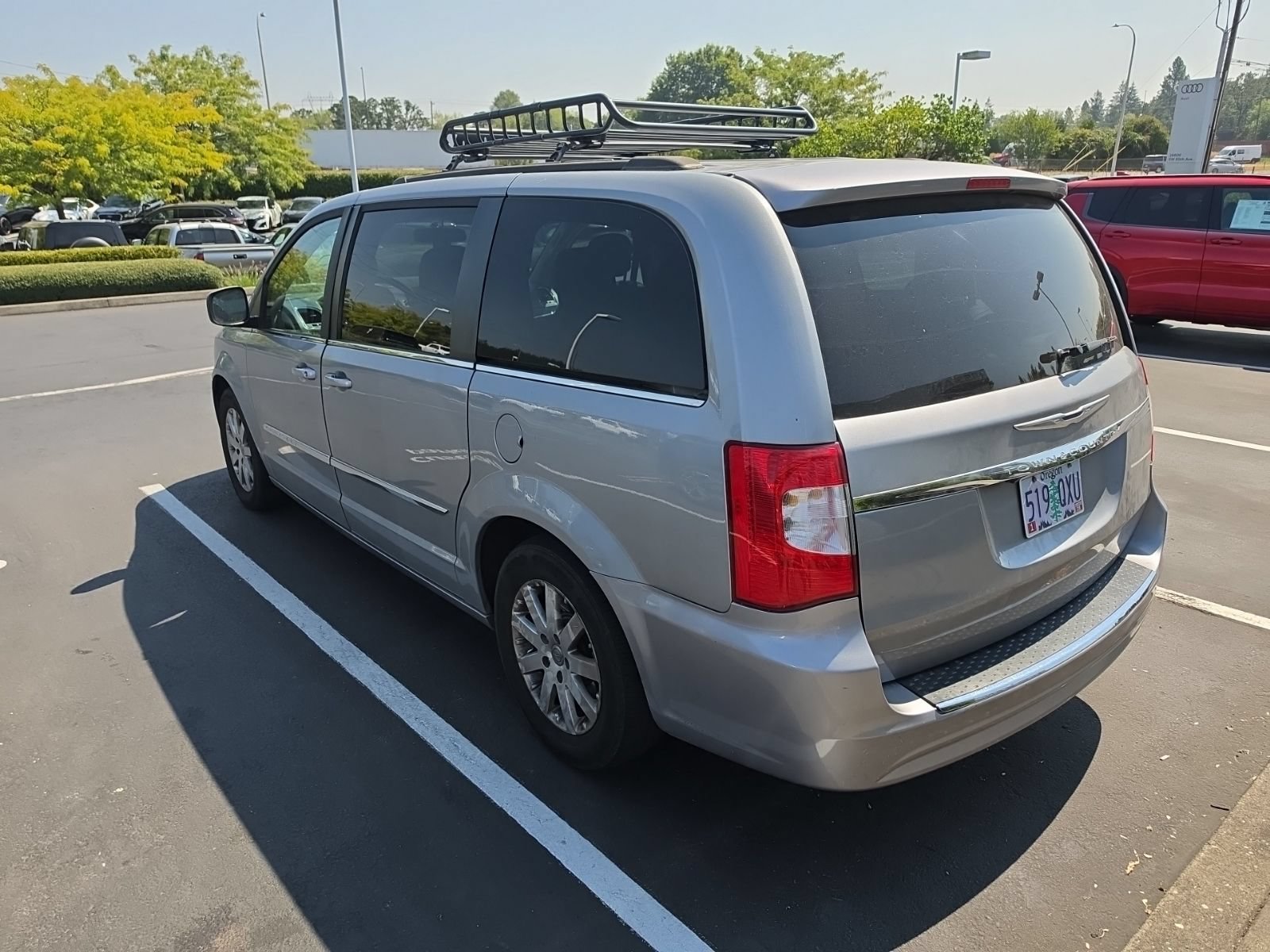 Used 2014 Chrysler Town & Country Touring FWD image 5