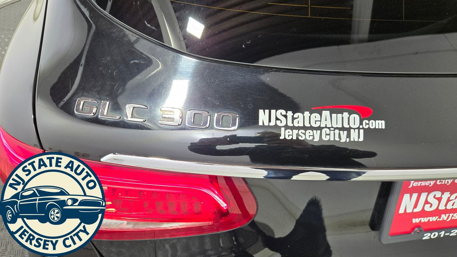 Used 2019 Mercedes-Benz GLC 300 4MATIC w/ Premium Package image 28
