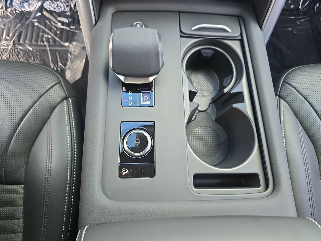 Certified 2025 Land Rover Discovery Metropolitan Edition AWD/4WD image 27