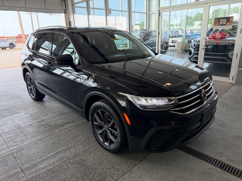 Used 2022 Volkswagen Tiguan SE AWD/4WD image 3