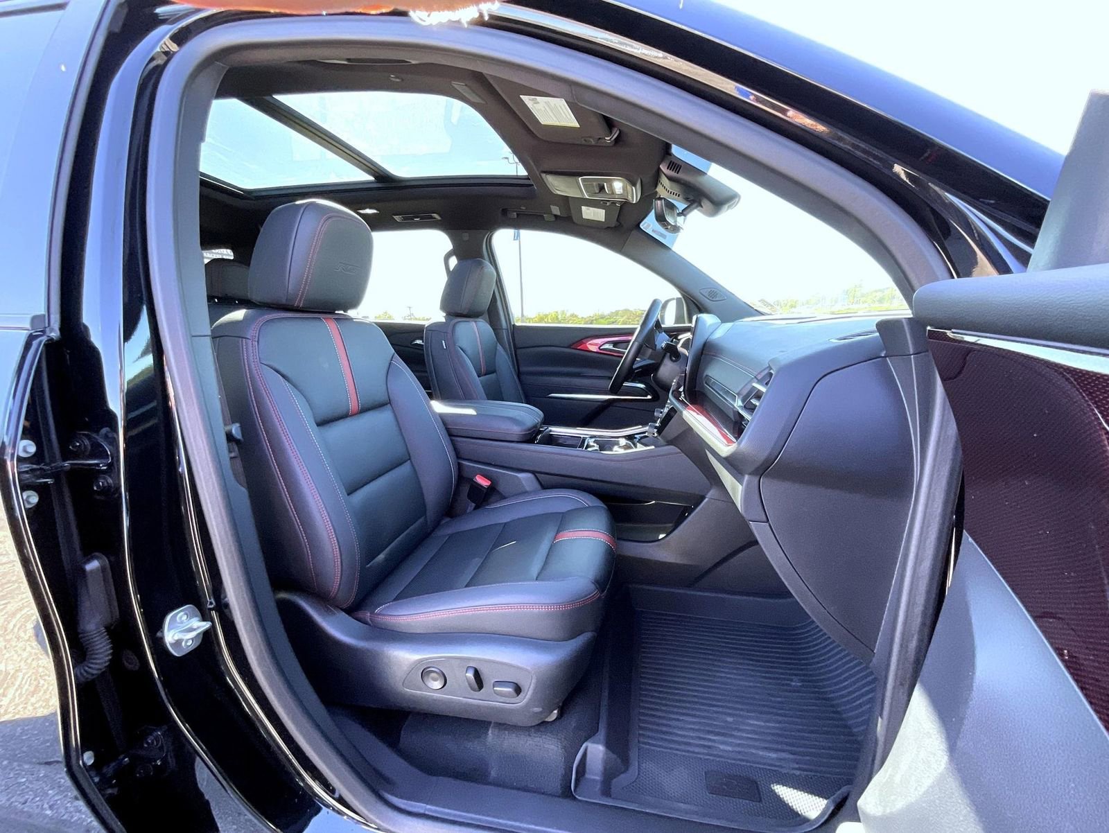 Certified 2024 Chevrolet Traverse RS w/ LPO, Floor Liner Package image 15