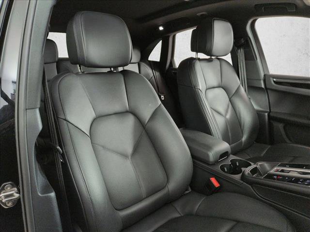 Certified 2025 Porsche Macan Turbo image 21