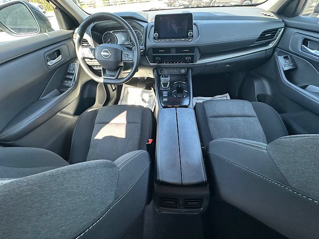Used 2025 Nissan Rogue SV FWD image 18