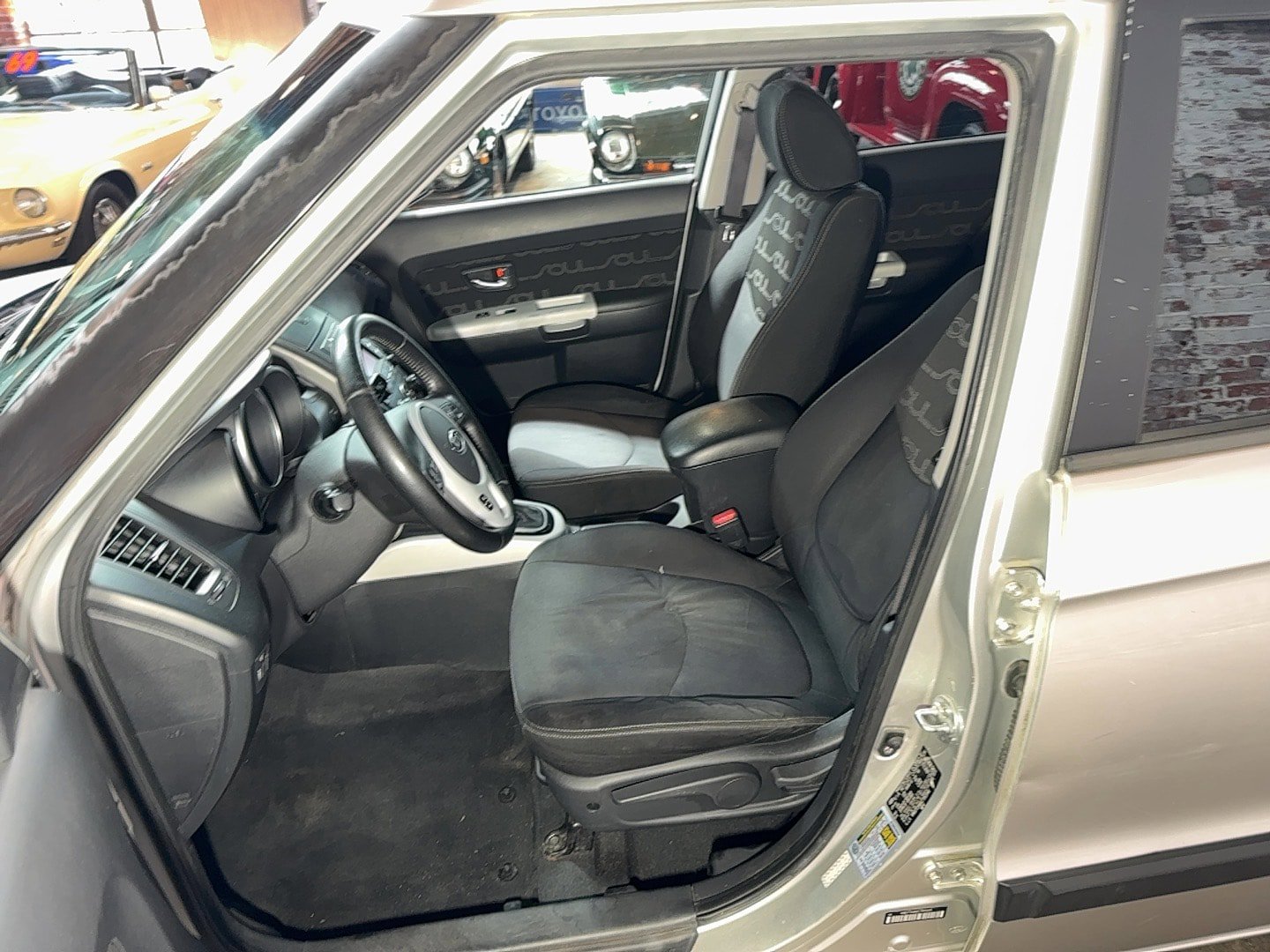 Used 2012 Kia Soul + image 12