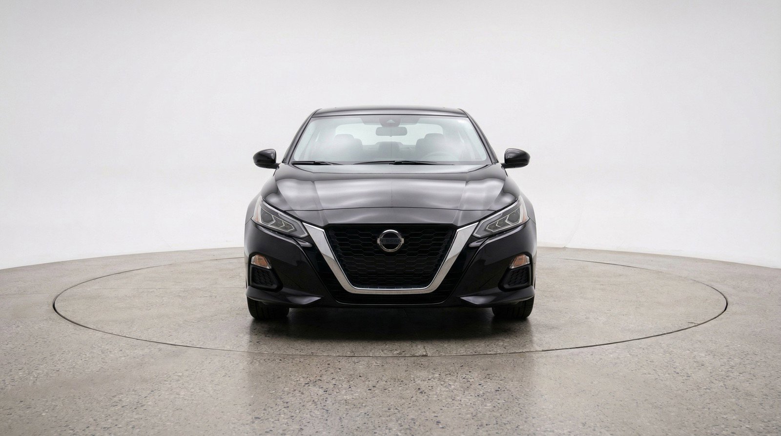 Used 2025 Nissan Altima 2.5 SV FWD image 2