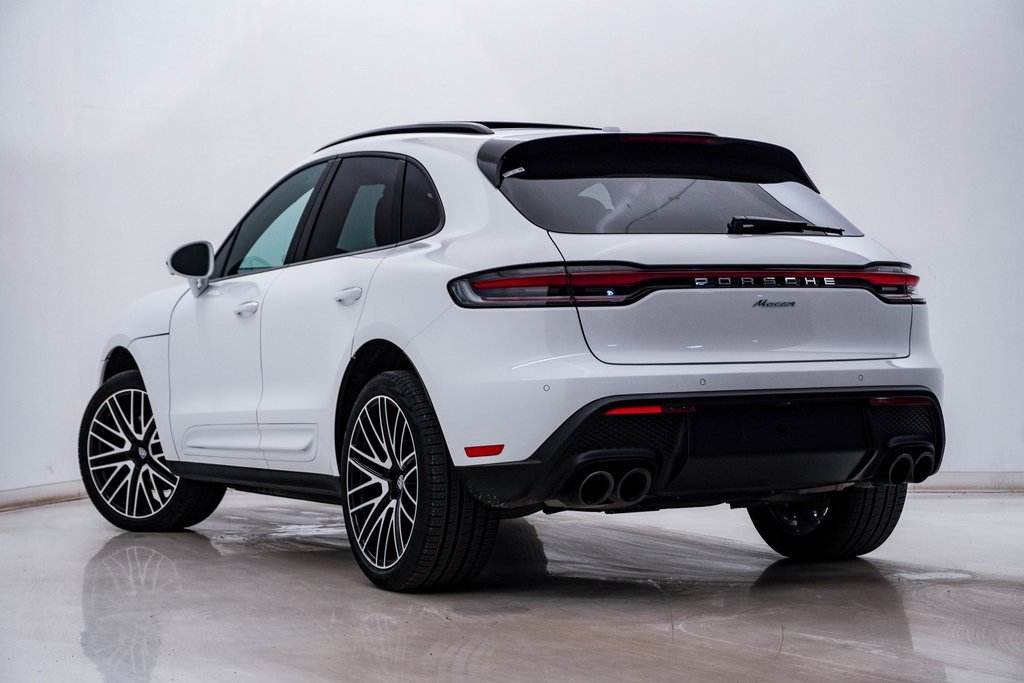 Certified 2025 Porsche Macan image 3