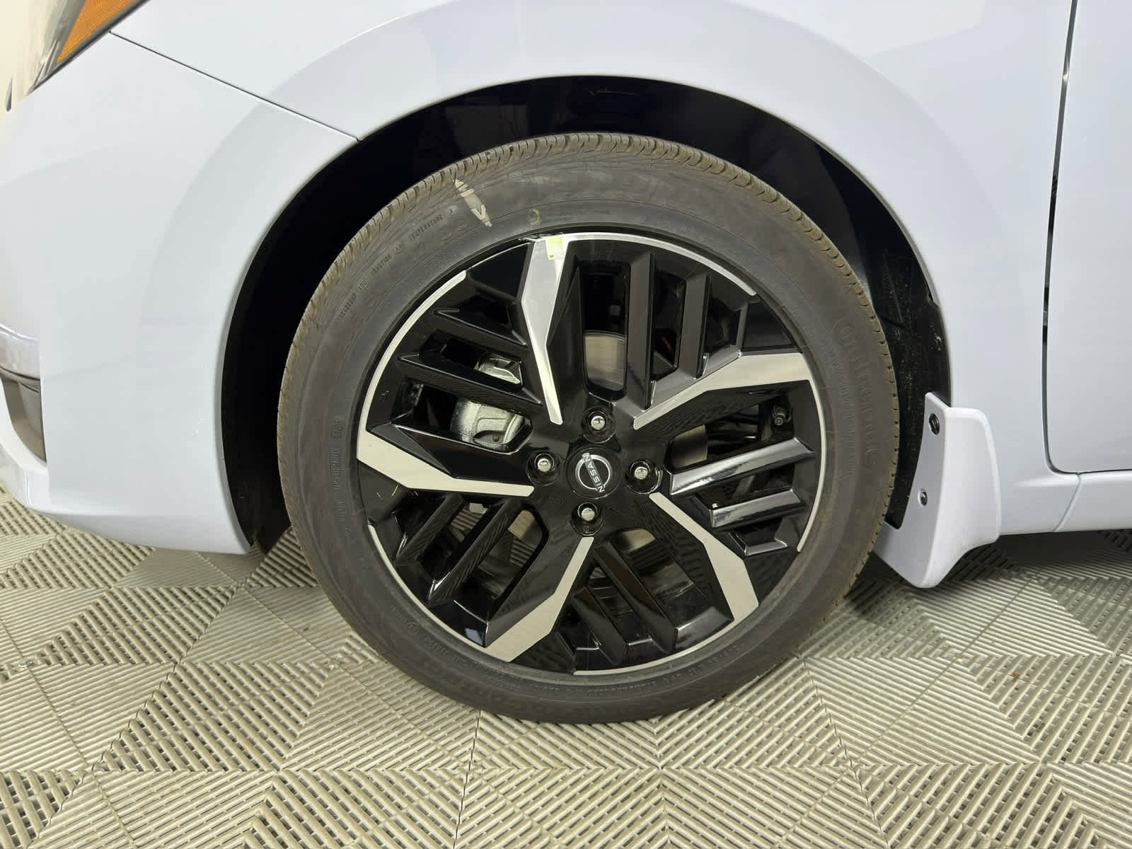 New 2025 Nissan Versa SR w/ Trunk Package image 9