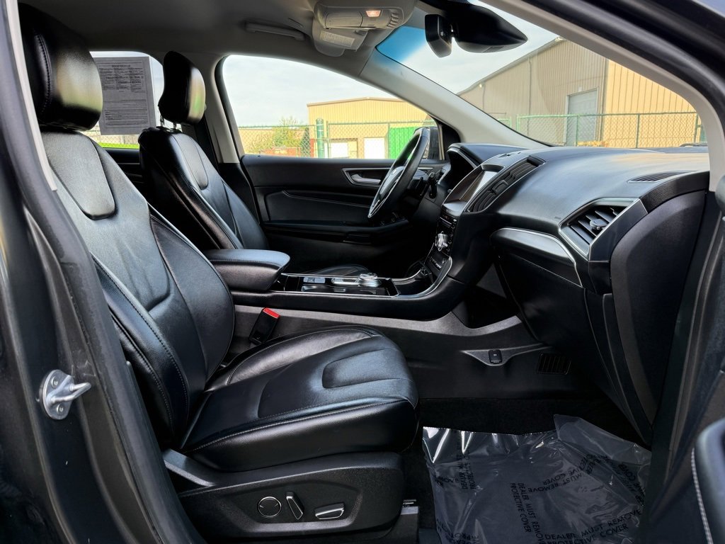 Used 2019 Ford Edge Titanium image 21