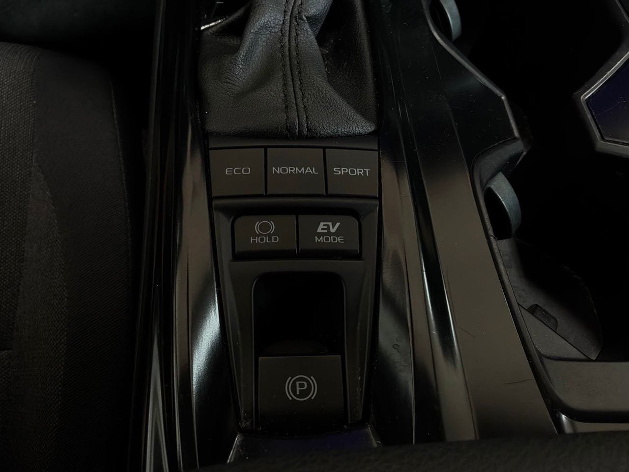 Used 2025 Toyota Camry LE FWD image 25