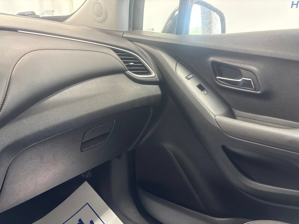 Used 2019 Chevrolet Trax LT w/ Driver Confidence Package FWD image 28