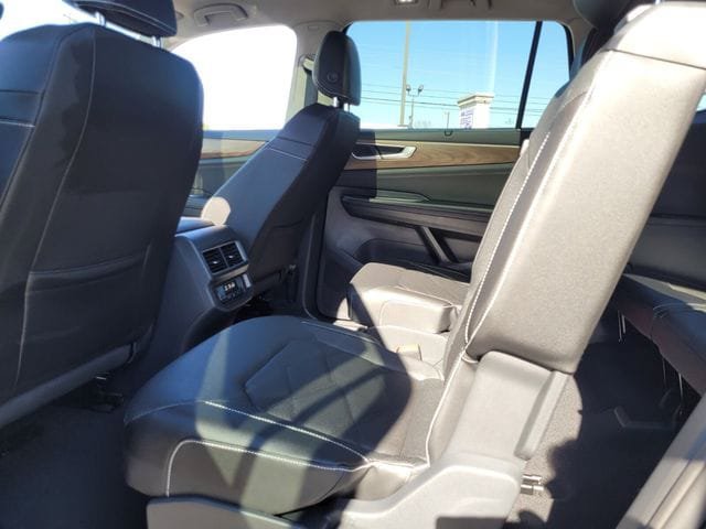 New 2026 Volkswagen Atlas SE FWD image 5