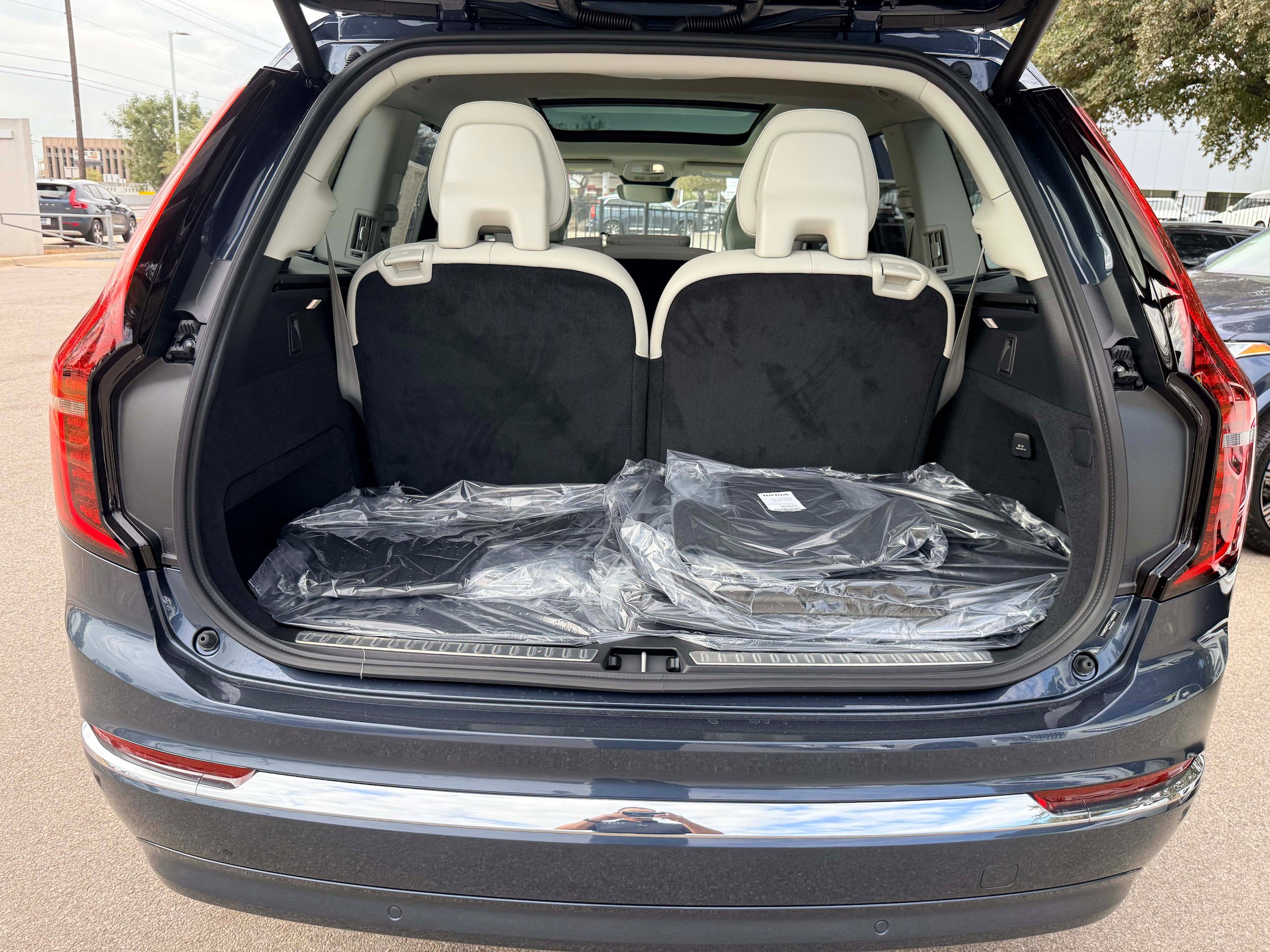 New 2026 Volvo XC90 B6 Ultra w/ Protection Package image 26