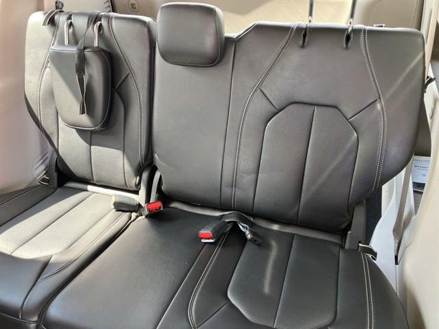 Used 2024 Chrysler Pacifica Touring-L FWD image 25