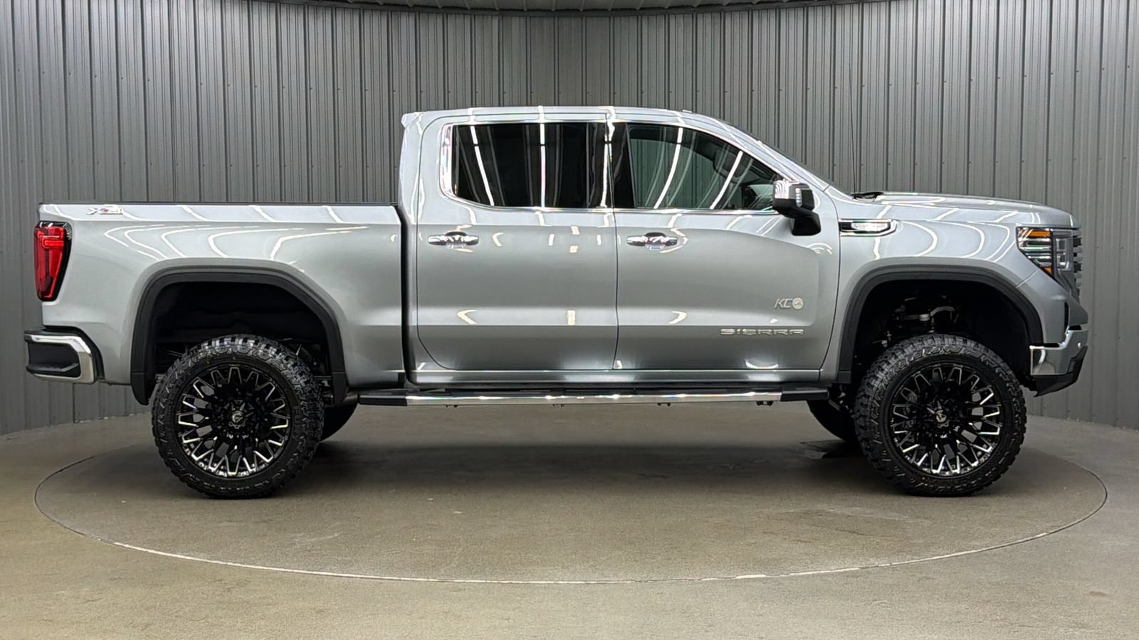 Used 2026 GMC Sierra 1500 SLT AWD/4WD image 6