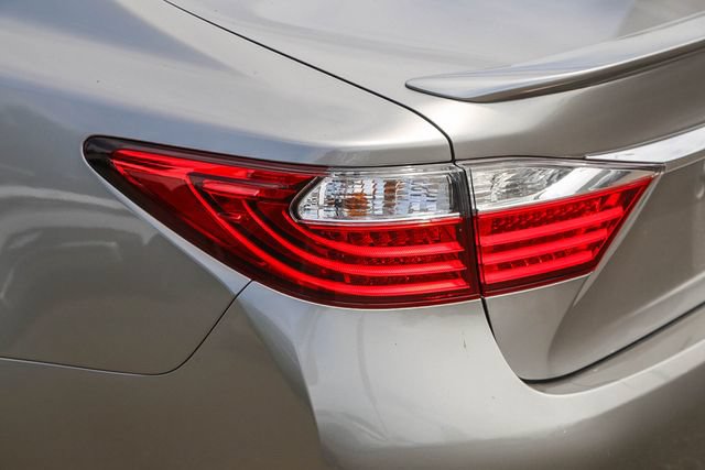 Used 2015 Lexus ES 300h w/ Navigation System Package FWD image 12