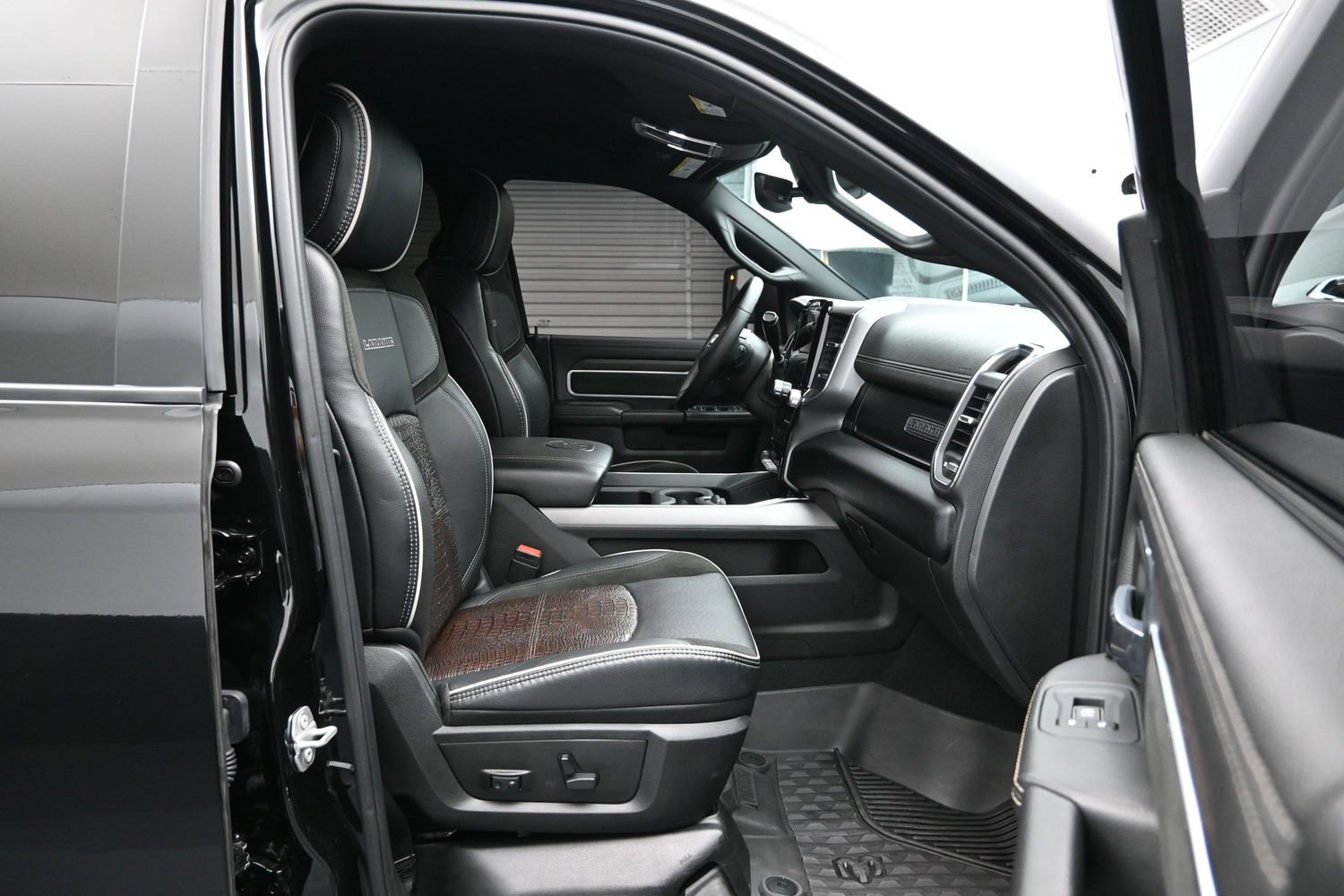 Used 2025 RAM 3500 Laramie w/ Night Edition AWD/4WD image 13