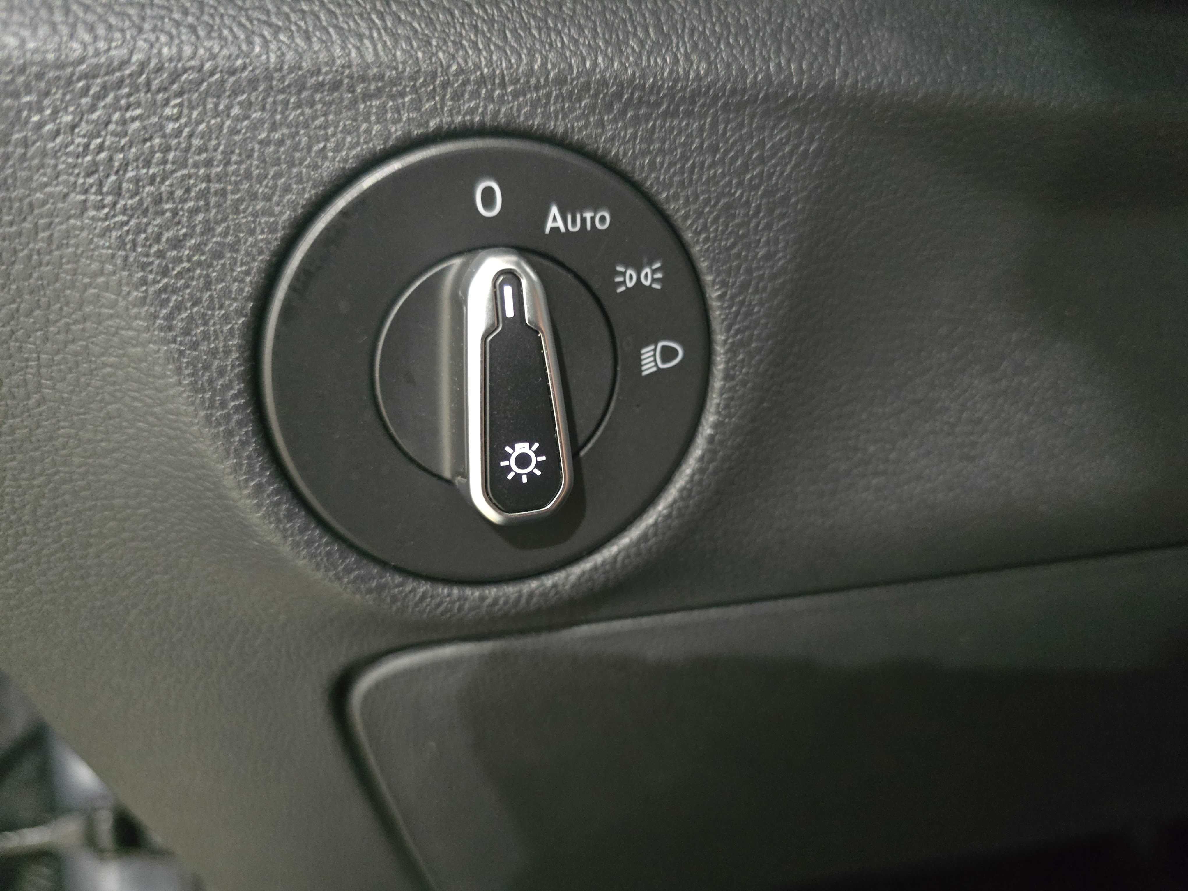 Used 2023 Volkswagen Jetta SE FWD image 23