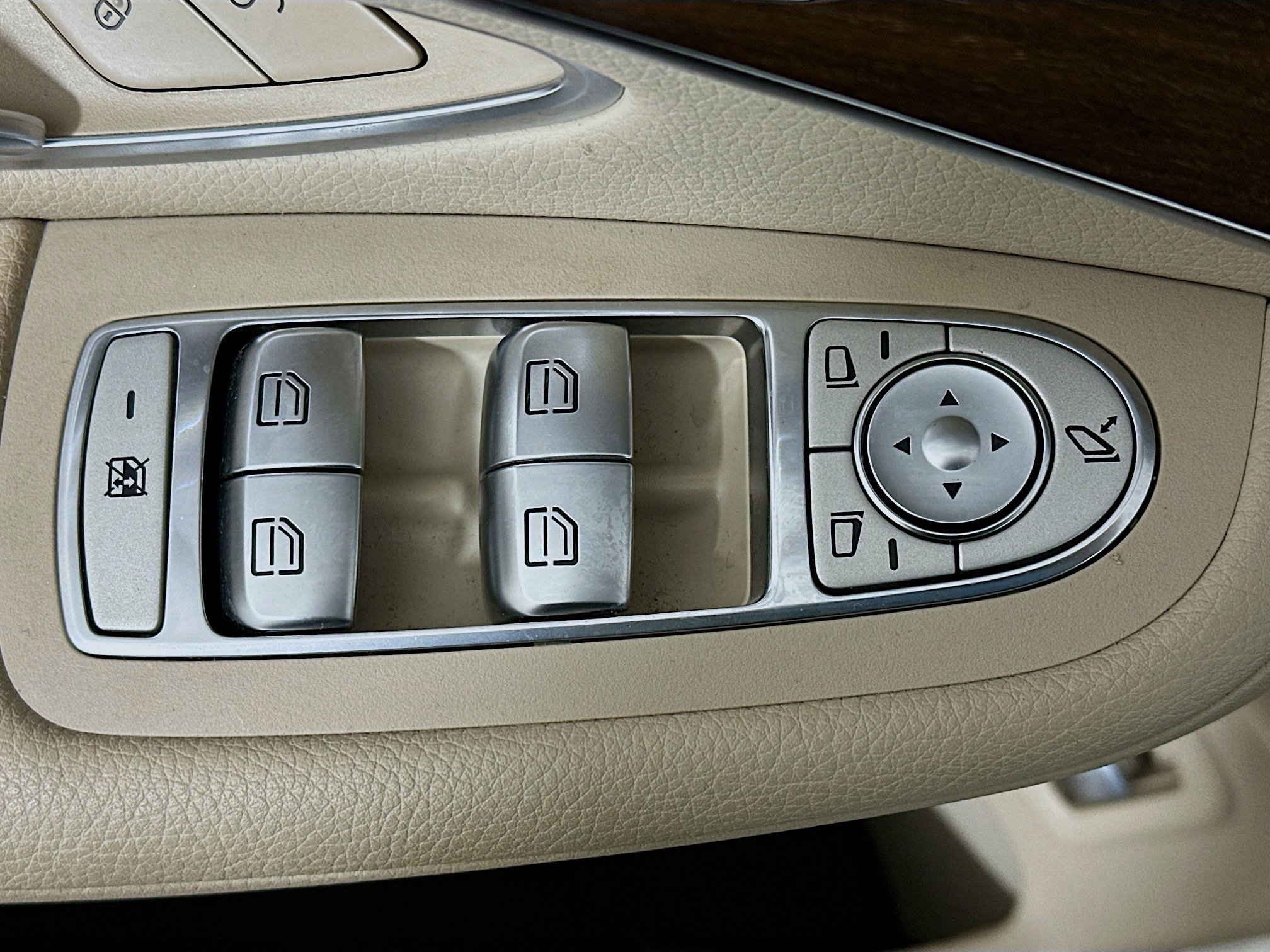 Used 2022 Mercedes-Benz GLC 300 4MATIC w/ Premium Package Lite image 15