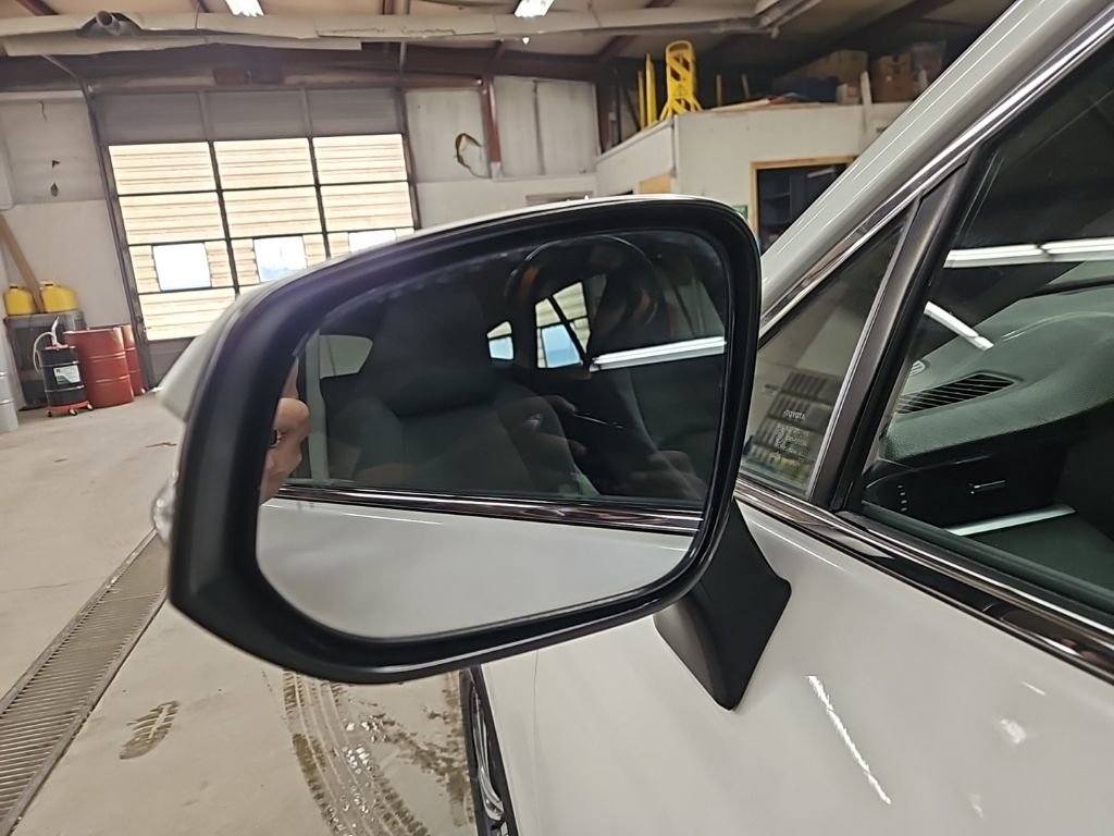 Used 2023 Toyota Venza LE image 10