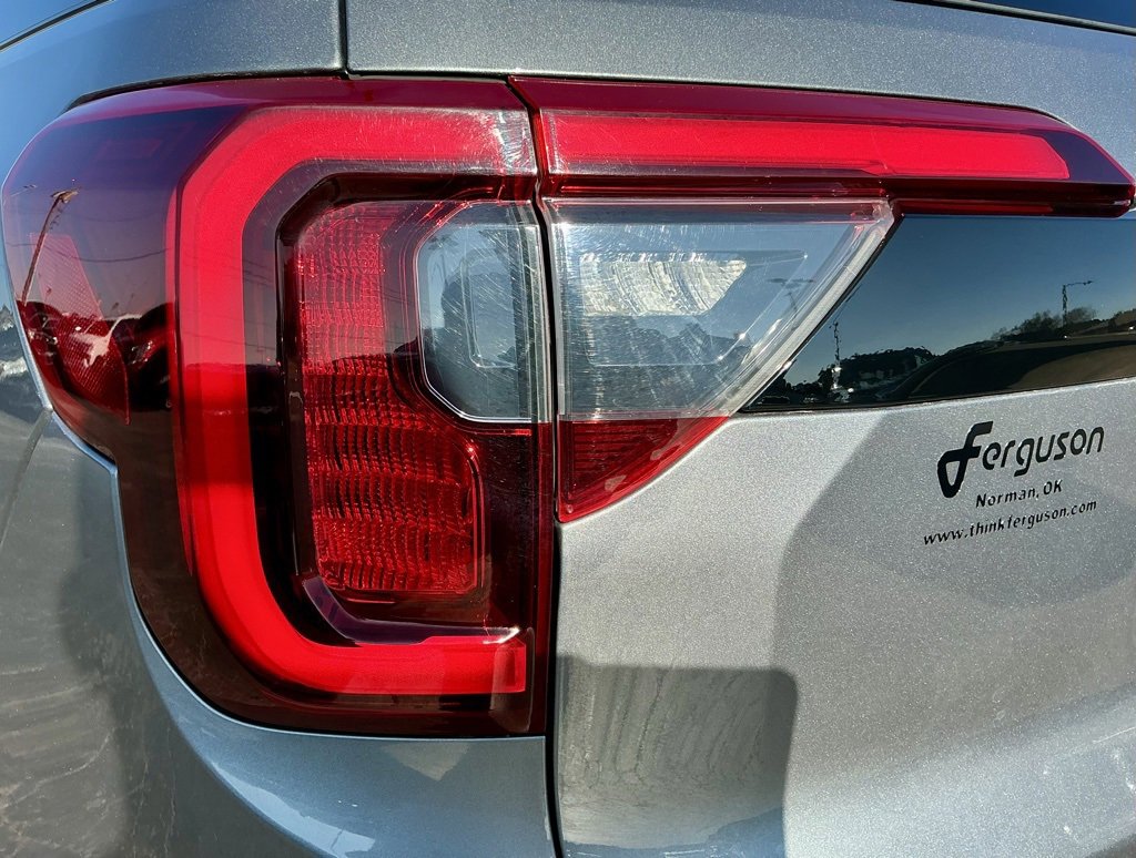 Used 2021 GMC Acadia SLT w/ Elevation Edition image 14