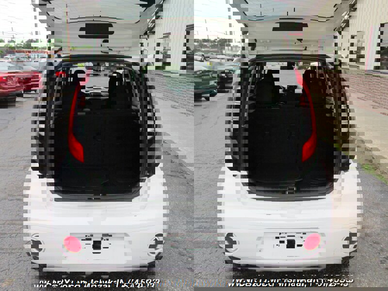 Used 2019 Kia Soul + image 12