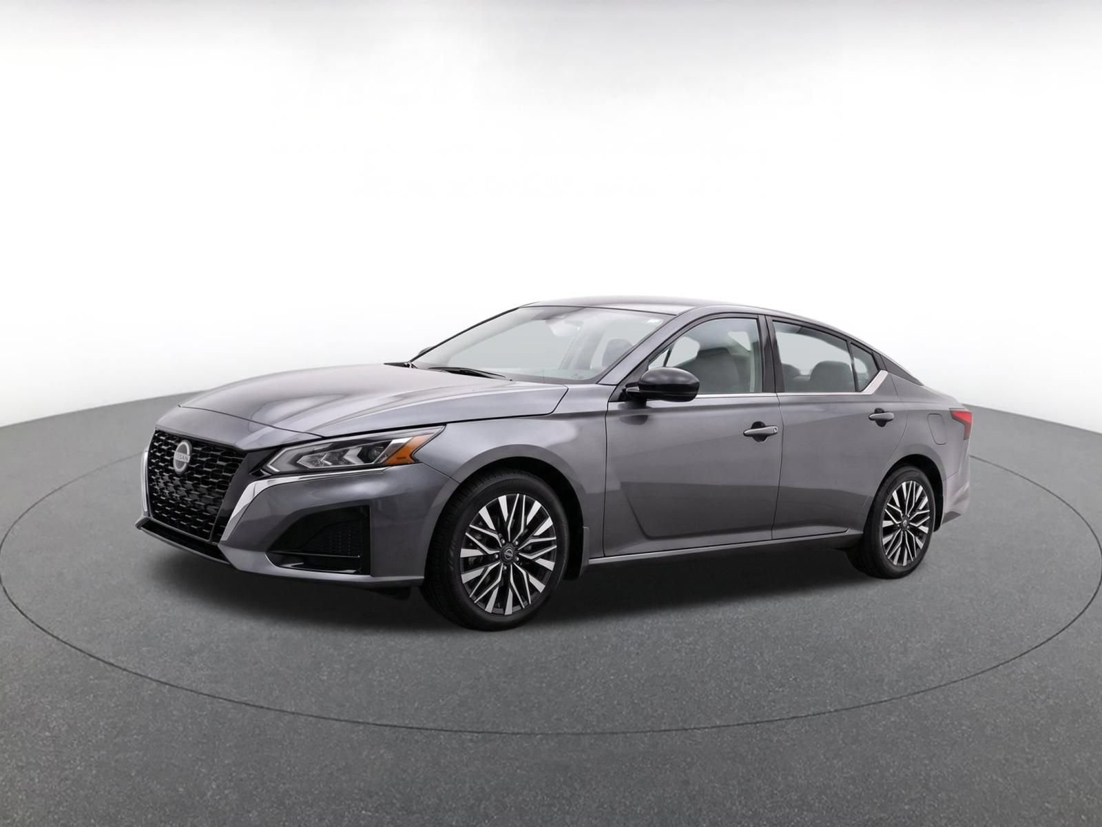 Used 2025 Nissan Altima 2.5 SV FWD image 3