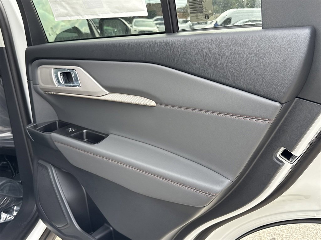 New 2025 Ford Explorer Active image 28