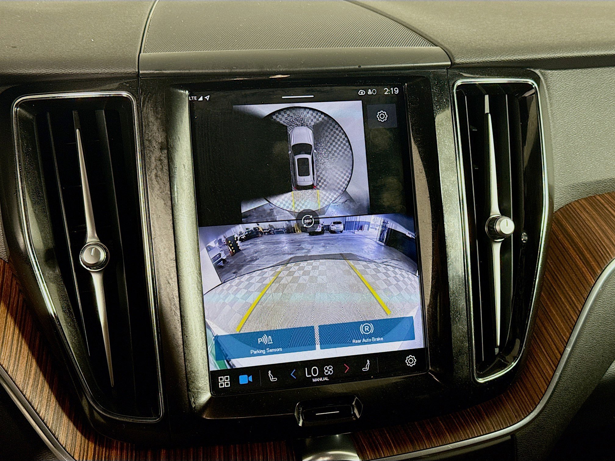 Used 2024 Volvo XC60 B5 Plus image 19