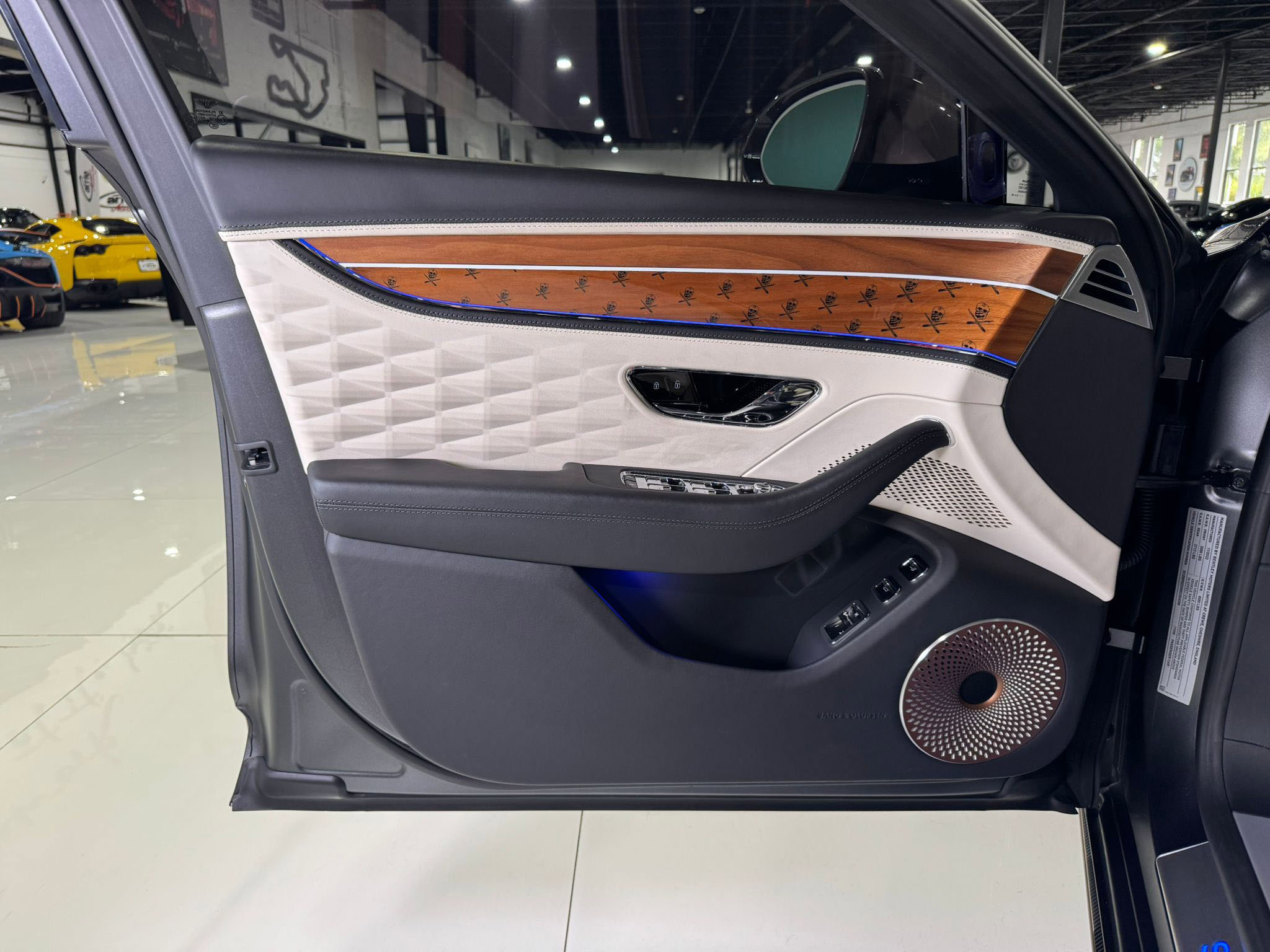 Used 2022 Bentley Flying Spur Plug-In Hybrid image 38