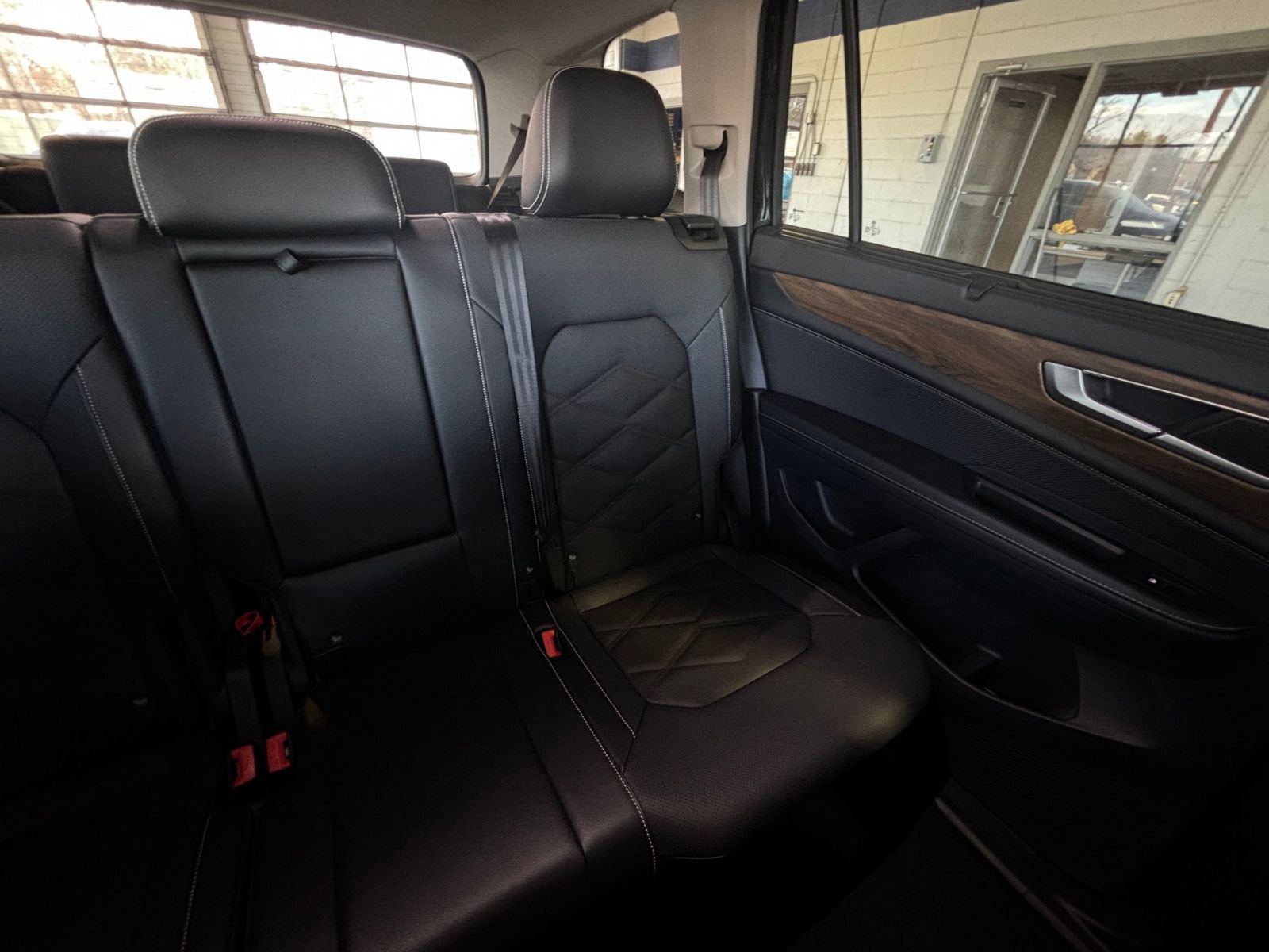 Used 2025 Volkswagen Atlas SE image 45