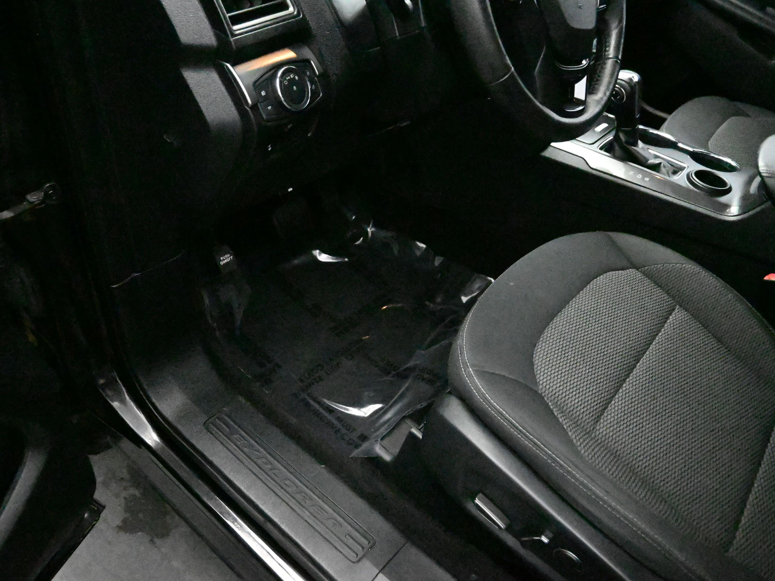 Used 2018 Ford Explorer XLT w/ Equipment Group 201A image 15