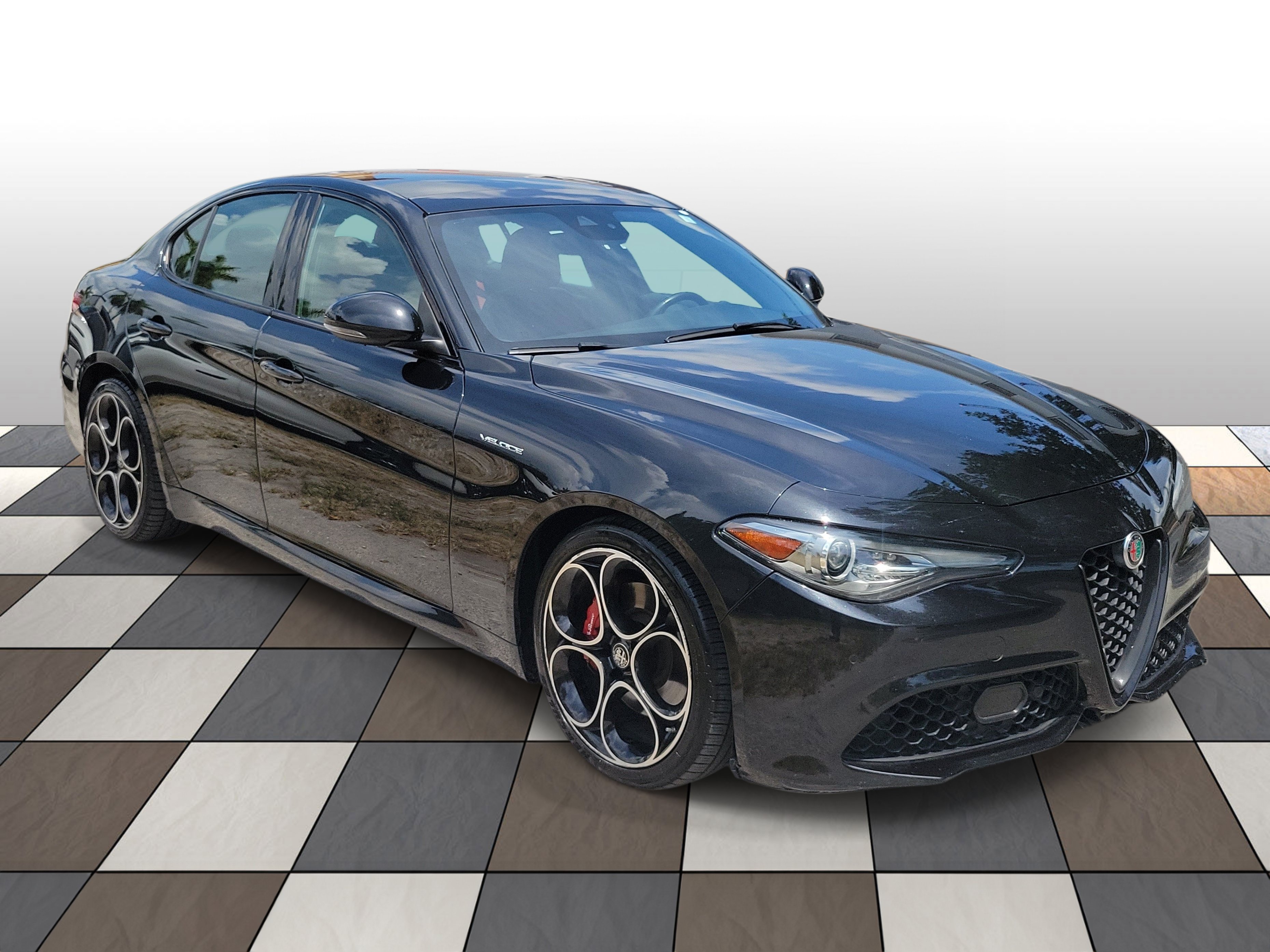 Used 2023 Alfa Romeo Giulia Veloce RWD image 3