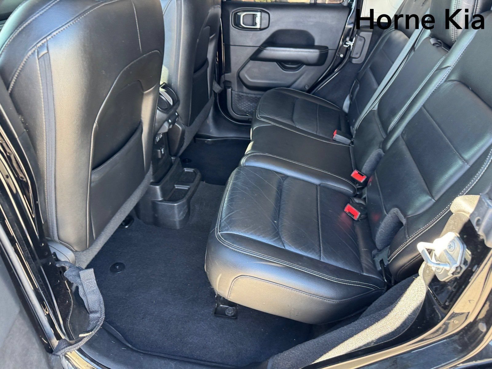 Used 2018 Jeep Wrangler Unlimited Sahara AWD/4WD image 12